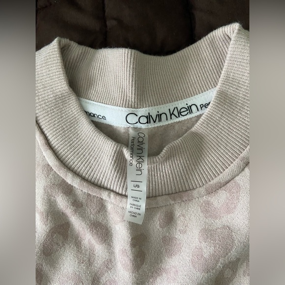 Light pink leopard cropped sweatshirt - Picture 2 of 4